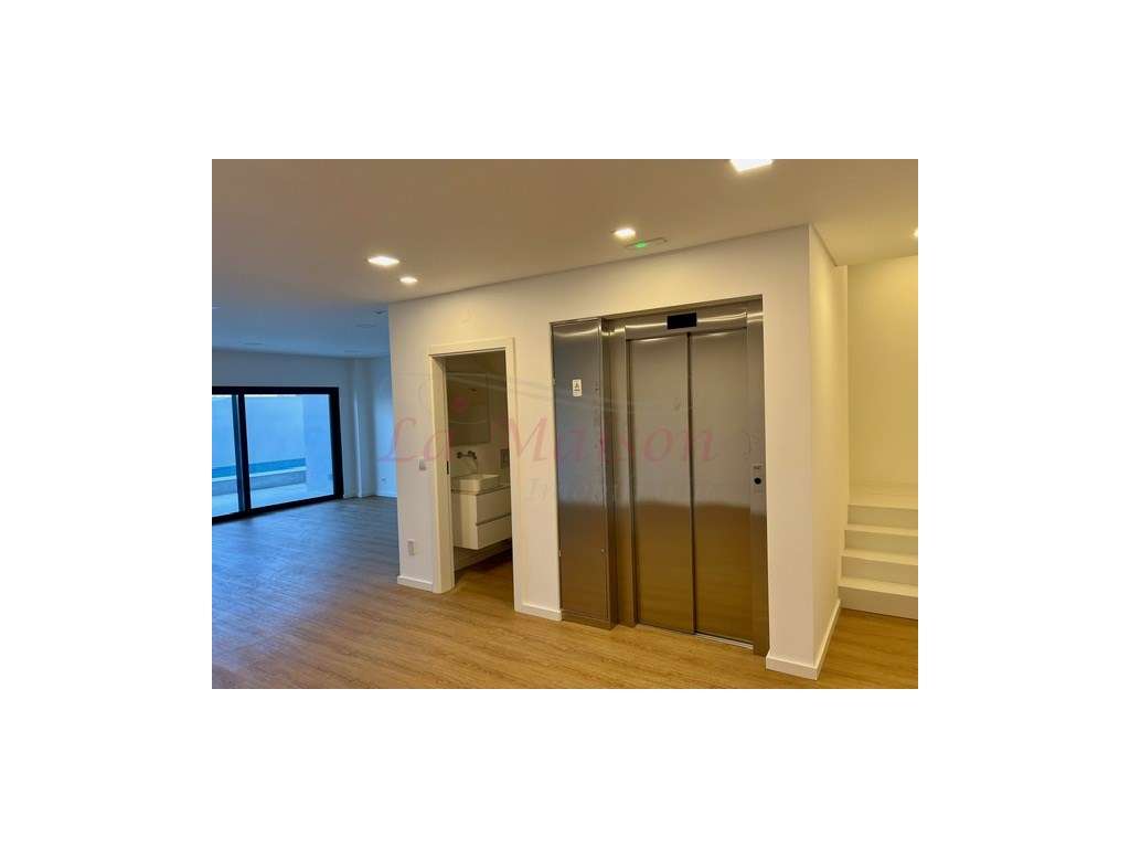 Moradia V5 no centro de Loures-54