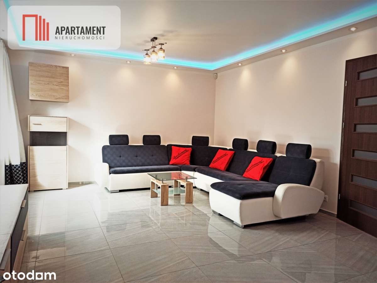 Dom po remoncie z budynkami usługowymi w centrum - Pełny obrazek: 1/12