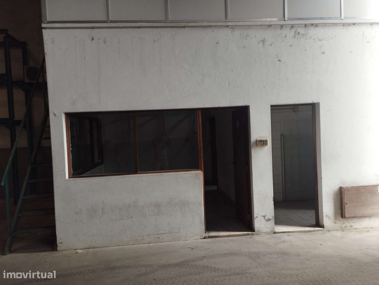 Armazém na zona industrial da Carriça TROFA-1