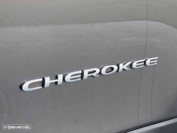 Jeep Cherokee 2.2 D Limited - 26