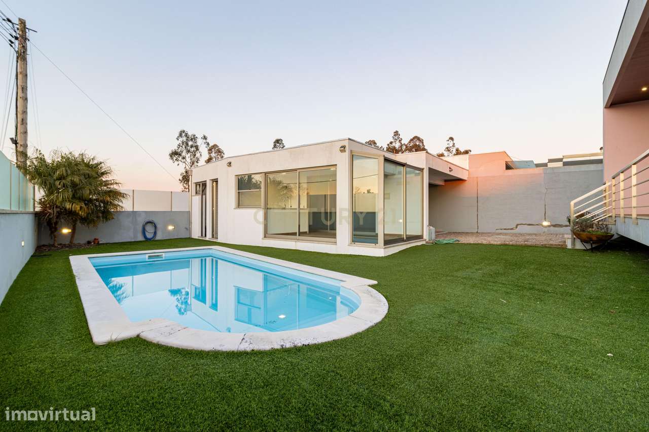 Moradia T3+1 com piscina - Santa Maria da Feira - Grande imagem: 2/46