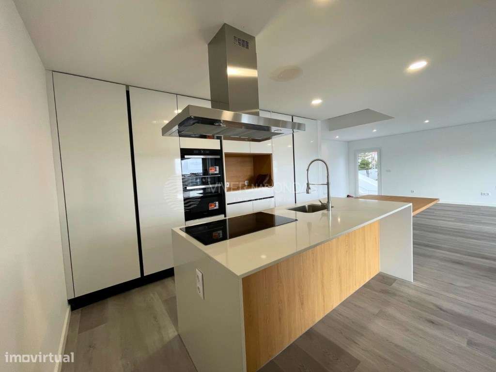 Moradia T4 geminada, com garagem, em Vale de Milhaços - Corroios. - Grande imagem: 4/48