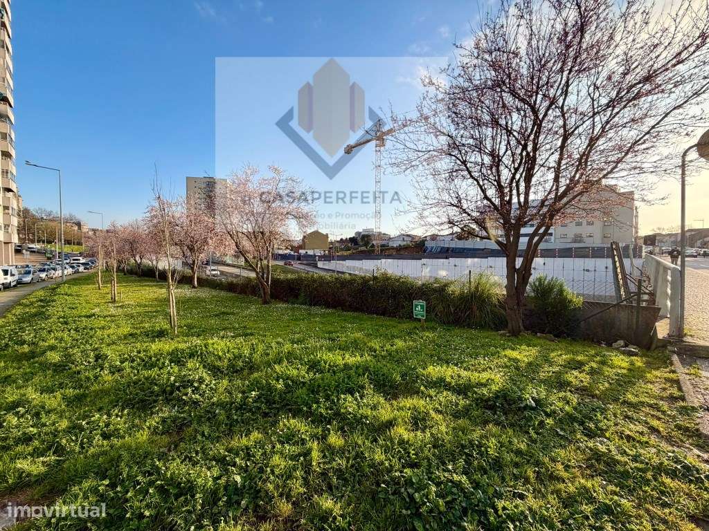 Fabuloso T2 Renovado com 100m2 - Próximo à Nova Linha de Metro e Es...-21