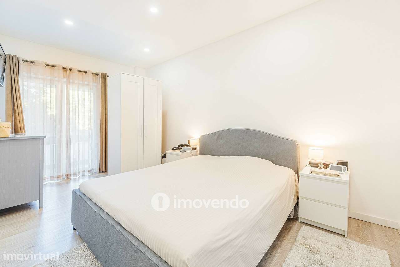 Apartamento T2, com áreas amplas e varanda, na Póvoa de Santa Iria-14