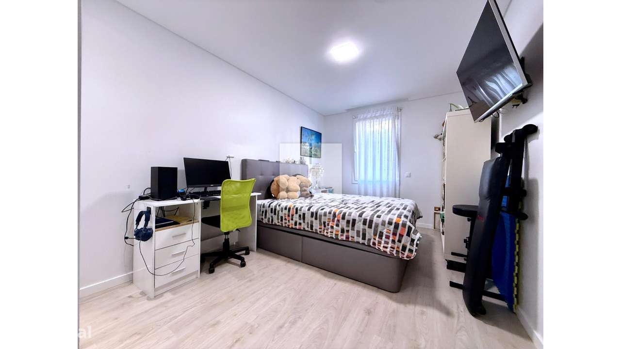 Apartamento T3 Seminovo c/ Terraço-30