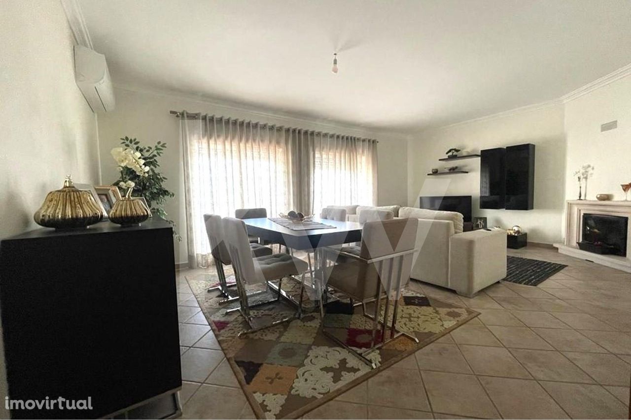 Apartamento T3 Duplex em São Martinho do Bispo