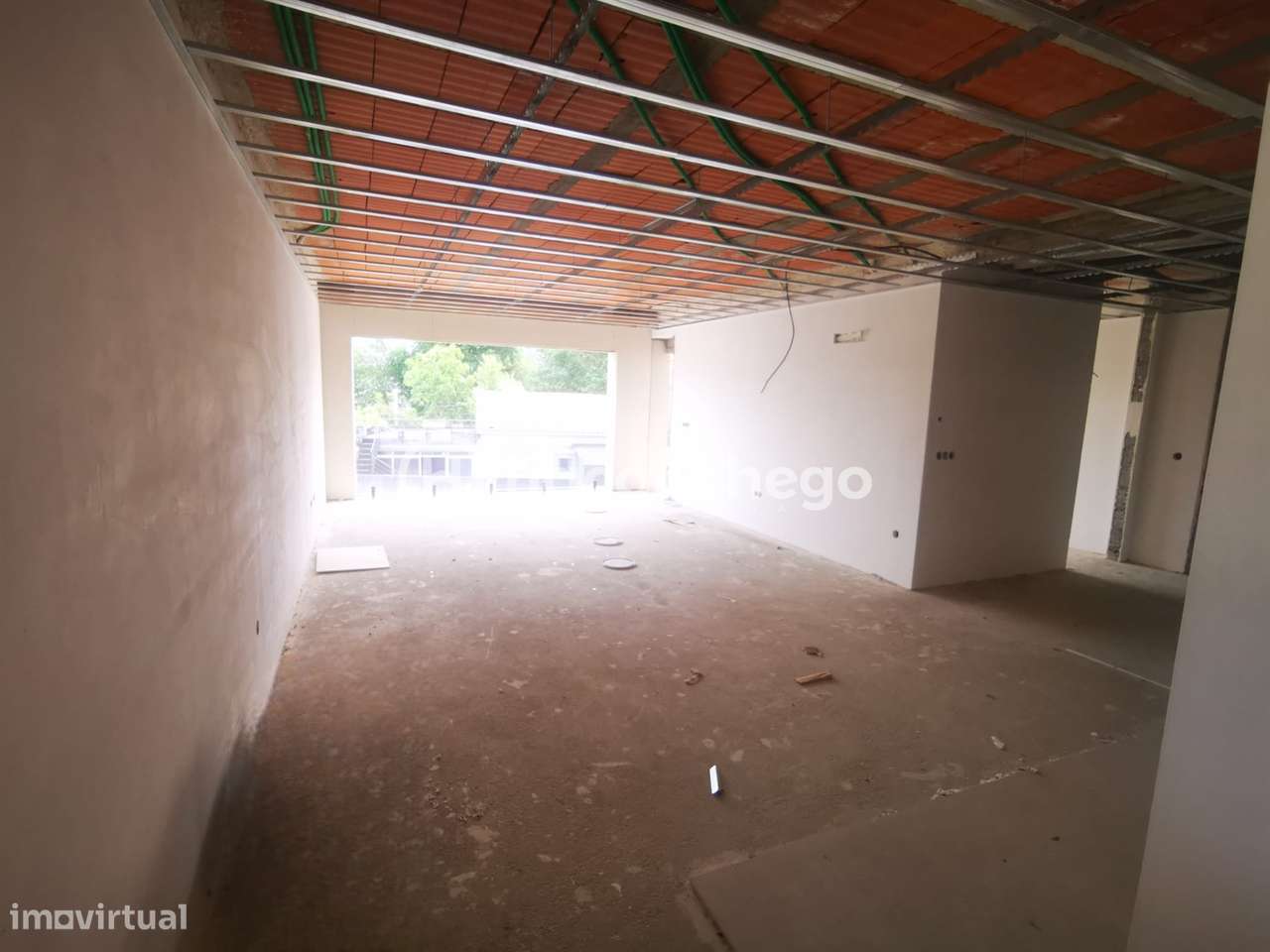 Apartamento T2 com logradouro e garagem Galegos Santa Maria Barcelos-5