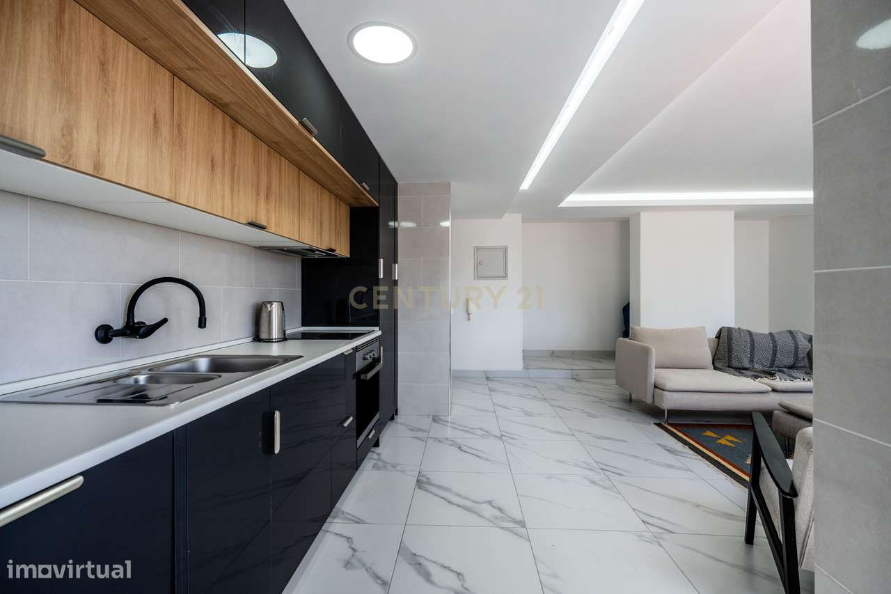 Exclusivo Apartamento T2 | Único Apartamento no 7º Piso | Vista Rio |-8