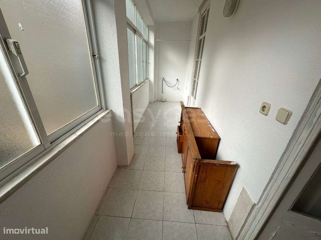 Apartamento T5 para Remodelar | 4.º Andar | 142 m² - Grande imagem: 4/35