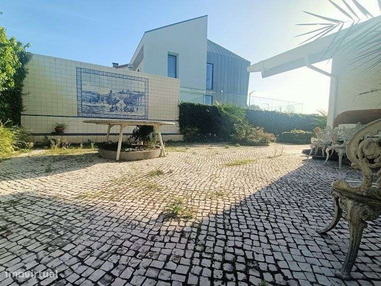 Moradia T5 na melhor zona de Celas, junto aos HUC e ao IPO - Grande imagem: 2/9