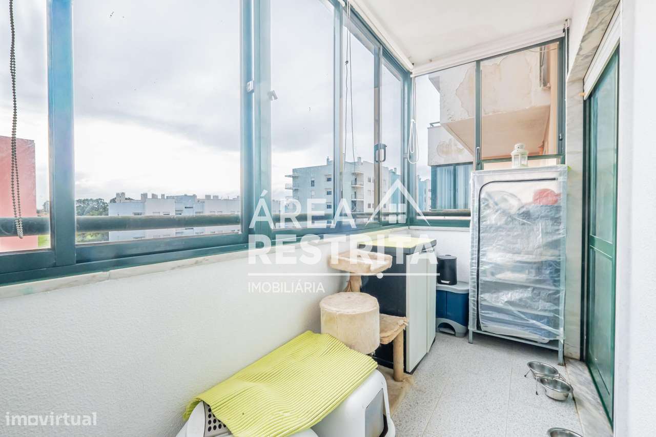 Apartamento T3 com parqueamento e elevador nos Fidalguinhos, Barreiro-23
