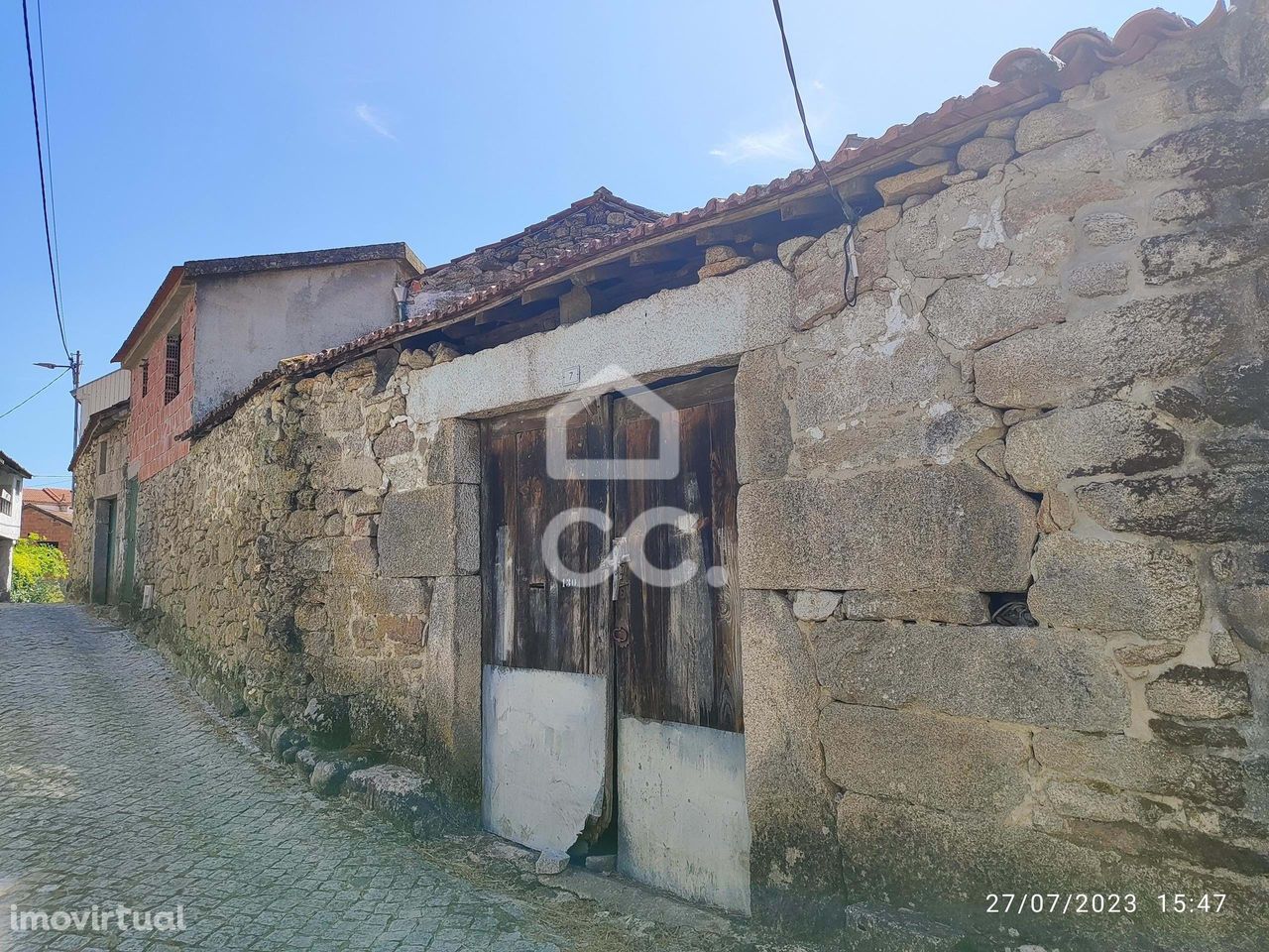 Casa em pedra no centro de Sapiãos