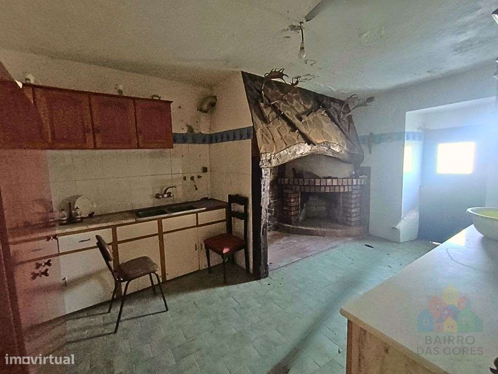 Moradia térrea com terreno junto aos acessos da A13-5