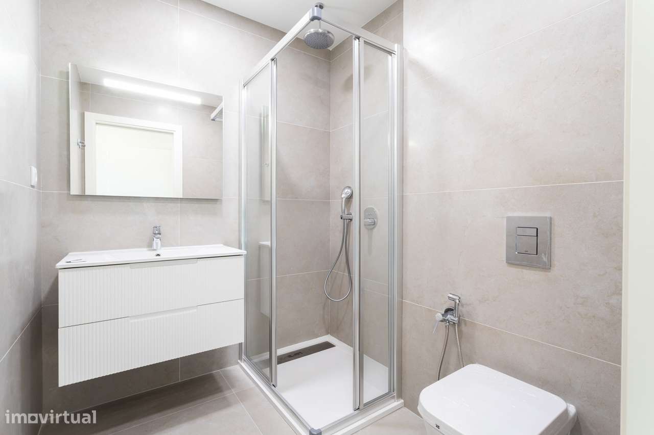 Apartamento T3 Novo a Estrear | 3 Suites | Vista Rio | Garagem Box | C-37