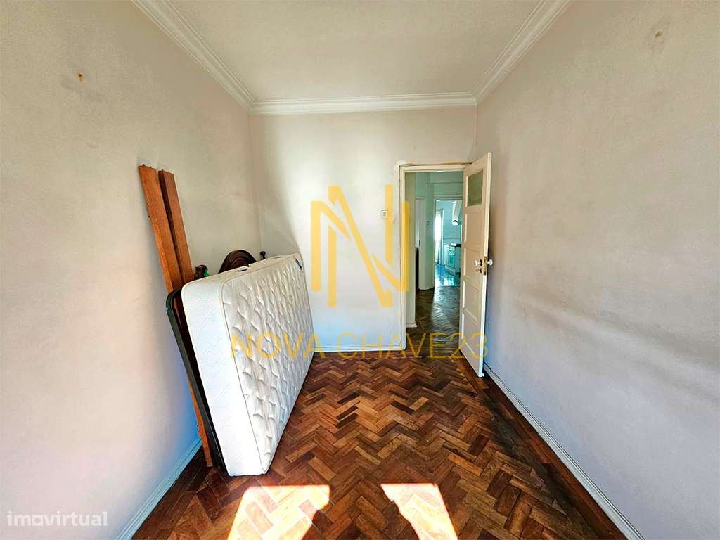 Apartamento T2 Soalheiro em São Domingos de Benfica-12