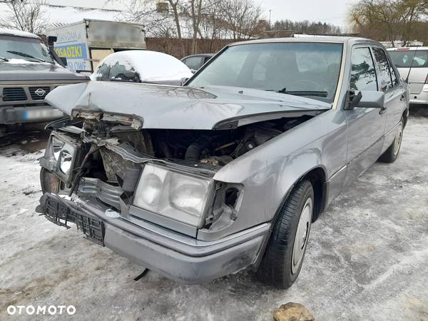 MERCEDES W124 KLAPA BAGAŻNIKA 122 - 15