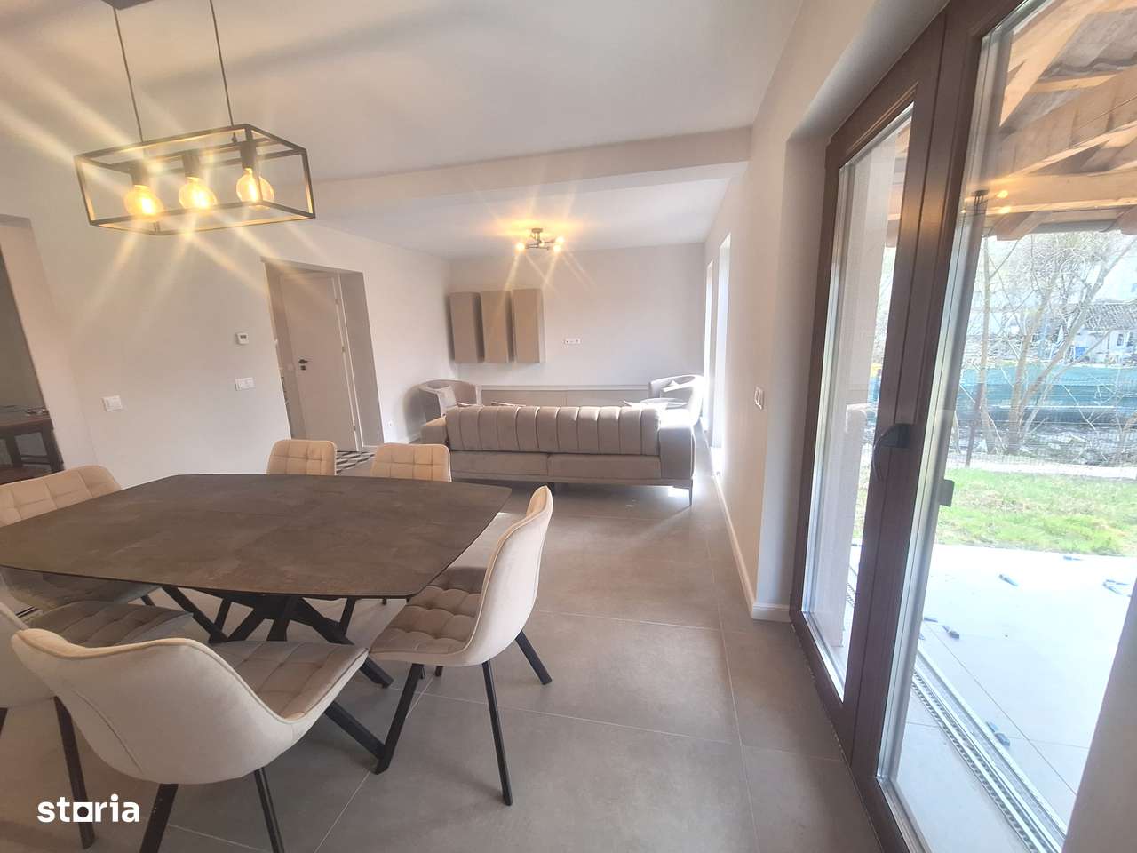 De vanzare casa single 5 camere 2 bai in Cisnadie-1