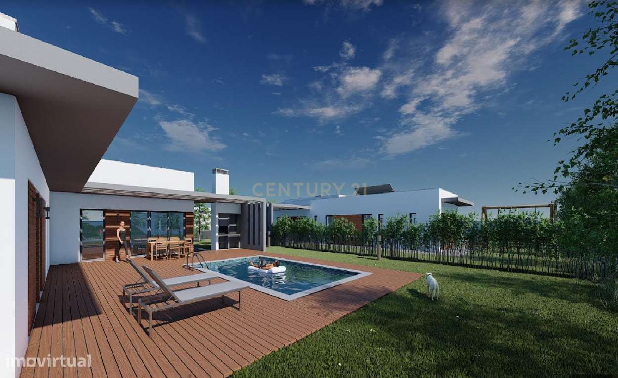 Quinta com 5000 m2  com moradia T4-4