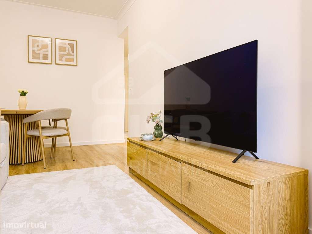 T2 Moderno, Muita Luz Natural | Prédio Renovado em 2021 | Montijo-4