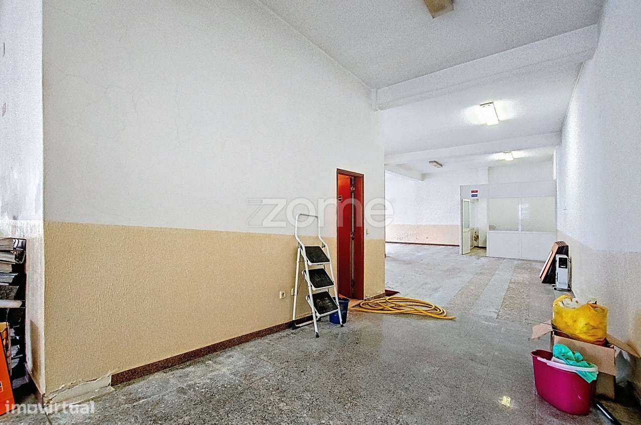 Loja no centro de São Bartolomeu de Messines com 216m2-14