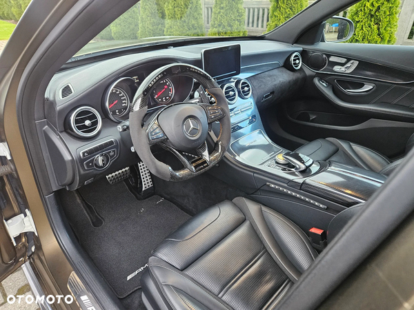 Mercedes-Benz Klasa C AMG 63 S T AMG Speedshift 7G-MCT - 24