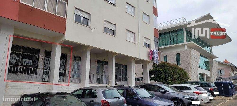 Loja Remodelada com Montra e Arrecadação  Excelente Localização na ... - Grande imagem: 5/20