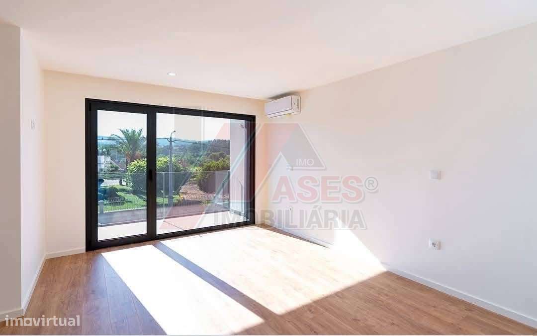 MORADIA EM BANDA T3 EM CONSTRUÇÃO!-6