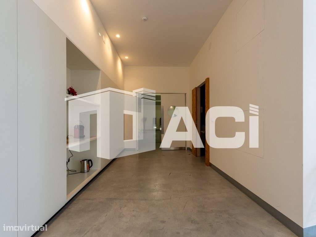 Armazém e Espaço Industrial de Excelência - 3 Pisos | Terreno de 5....-16