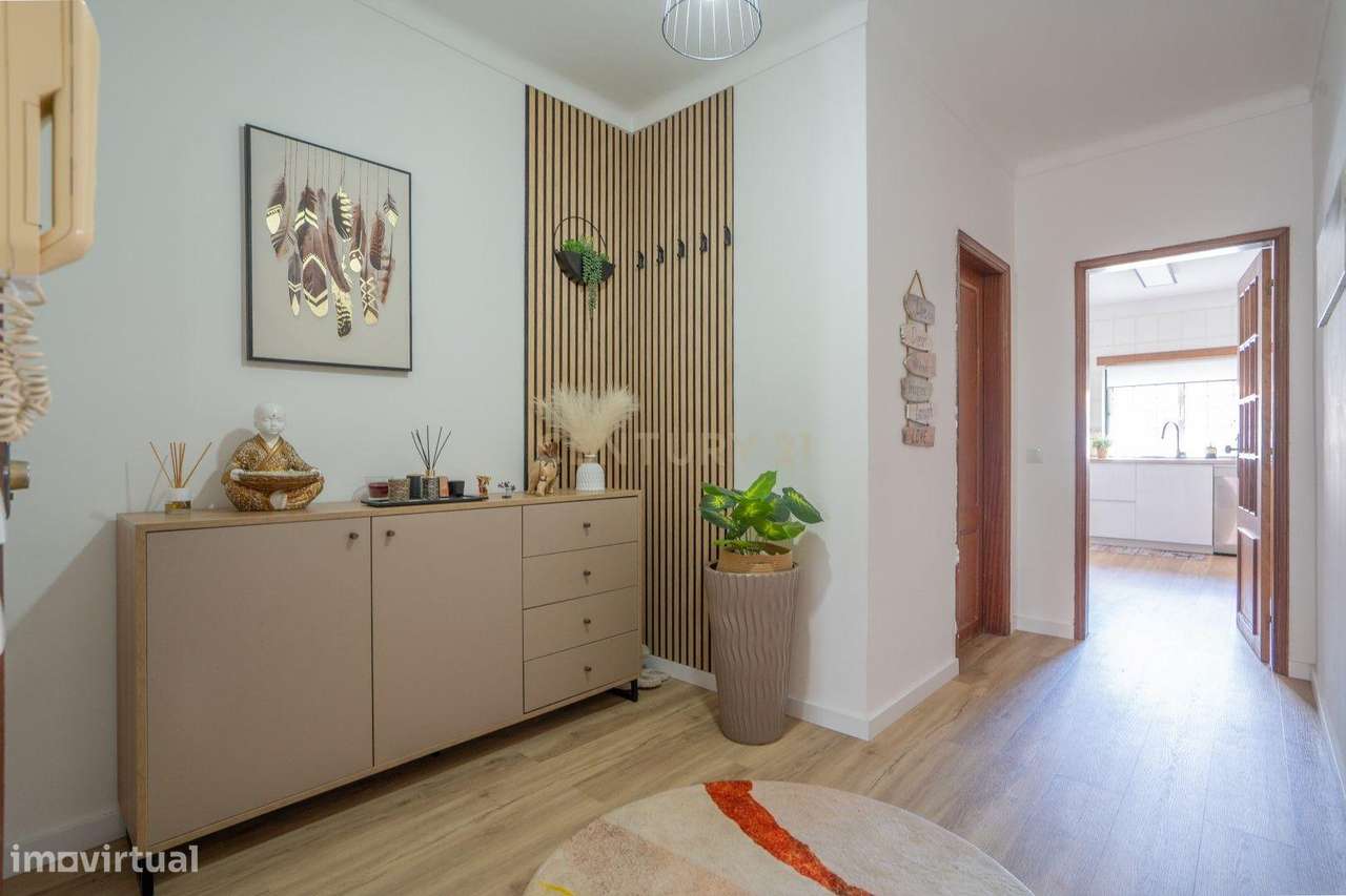 Apartamento T2 Remodelado - C/ garagem e arrumo - Grande imagem: 4/26