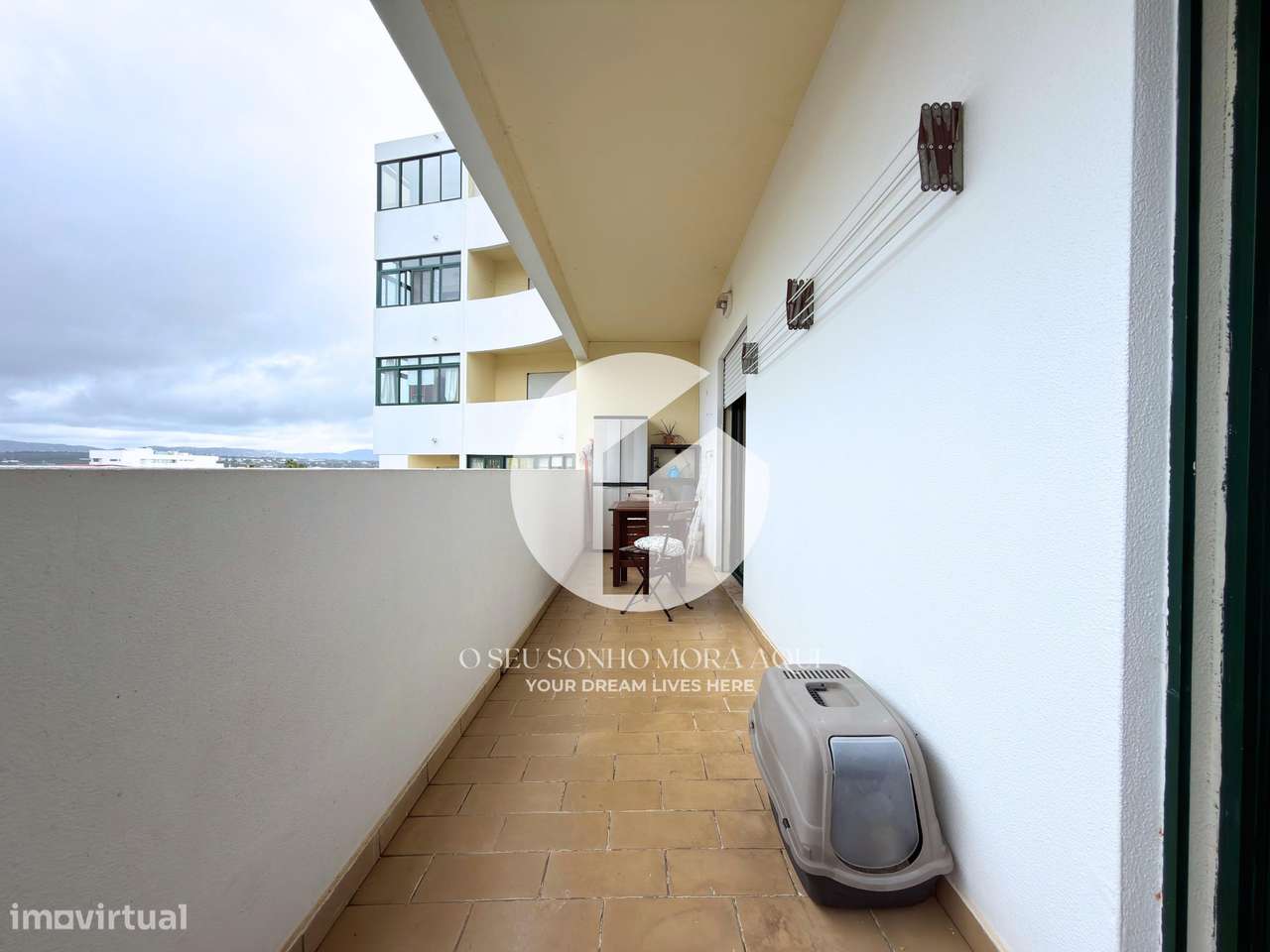 Apartamento T2 com Garagem em BOX e Elevador em FARO-17