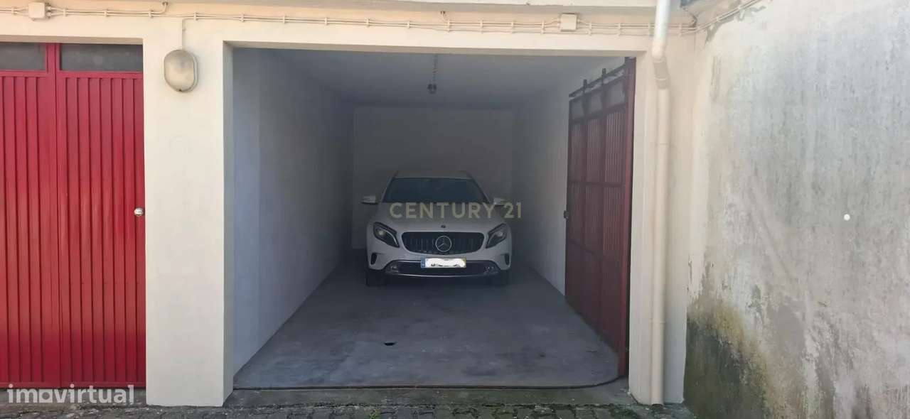 Garagem Fechada em Condomínio Privado a 200m da Praia /Aver o Mar - Pó-5