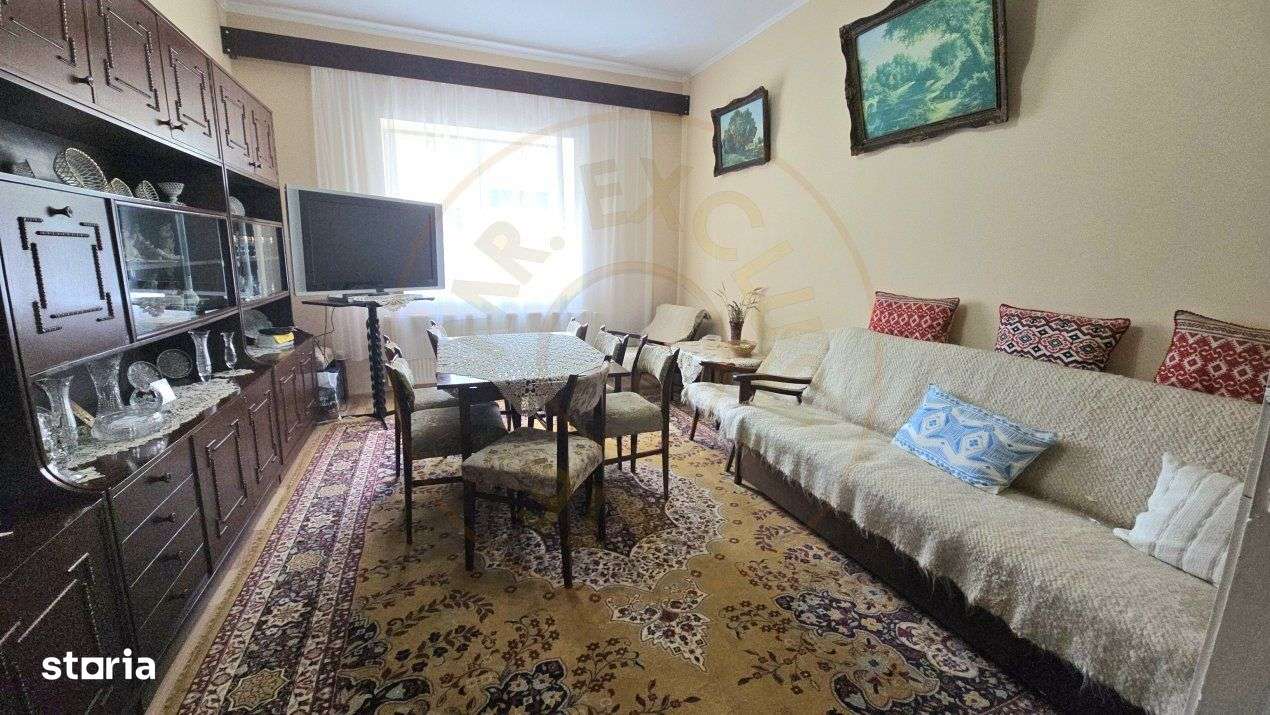 Casa cocheta cu 3 camere de vanzare, chiar in inima orasului Satu Mare - Imagine principală: 2/10