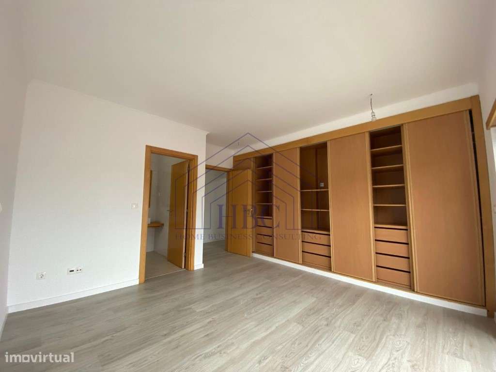 Moradia T5 Moderna e Remodelada no Feijó - Espaço, Conforto e Exclu...-22