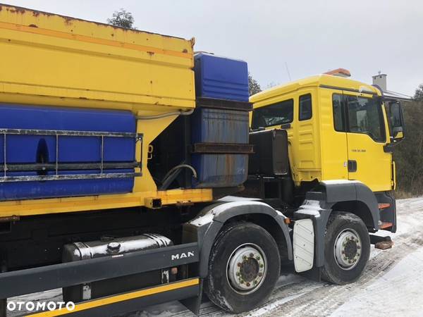 MAN TGS 32.360 8x4 piaskarka solarka schmidt euro5 pług - 14