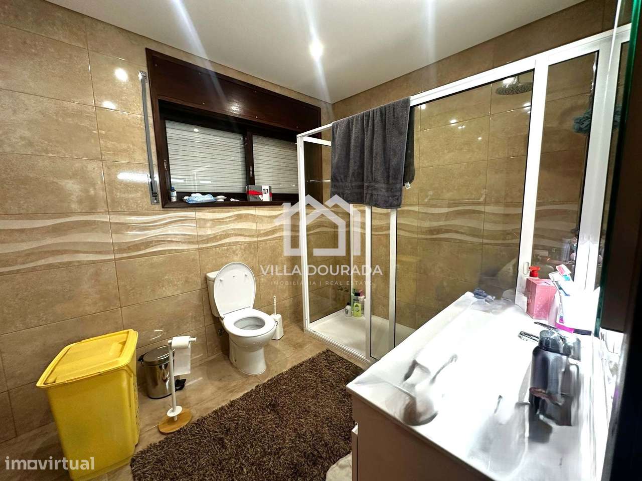 Moradia de 3 pisos em Campanhã, Porto: Espaço, conforto e localização-9