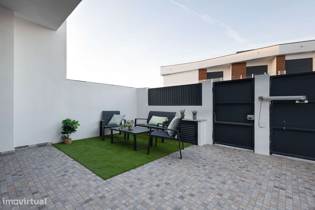 Moradia T4 com Piscina em Fernão Ferro –Totalmente Mobilada e Equipada - Grande imagem: 4/33