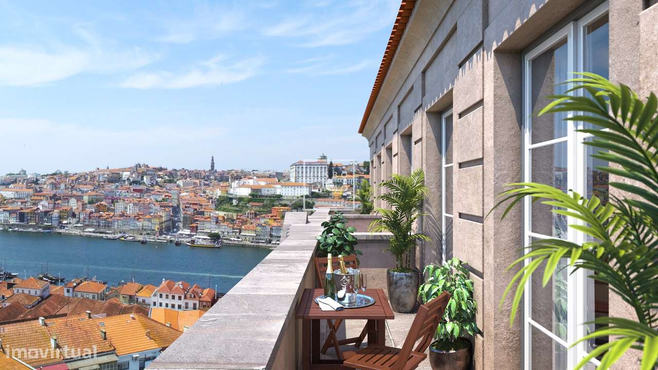 Apartamento Loft, 54,02m2, terraço 48,53m2, completamente reformado, c-7