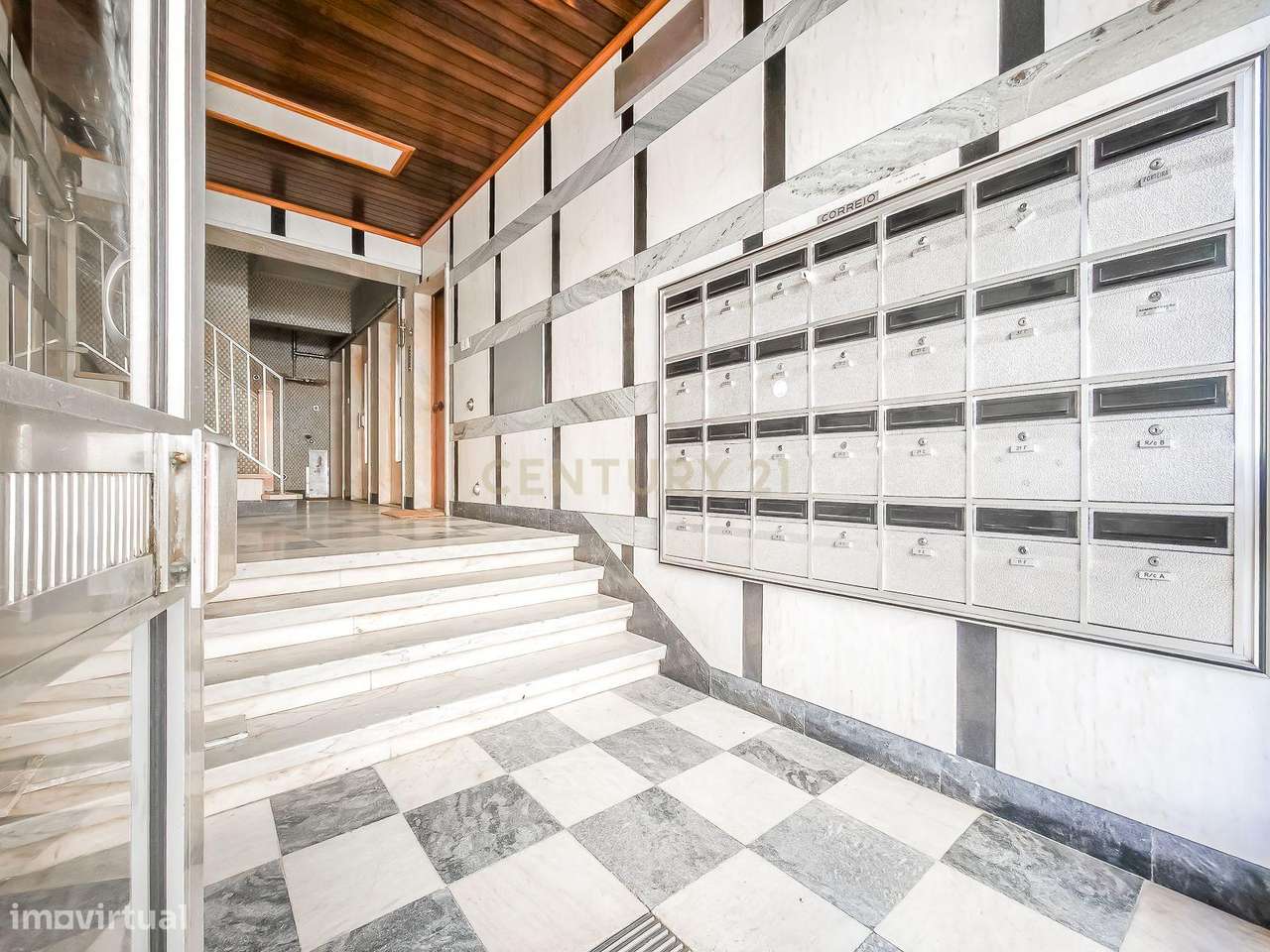 T1 Encantador em Campo de Ourique – 4.º e Último Andar - Grande imagem: 2/15