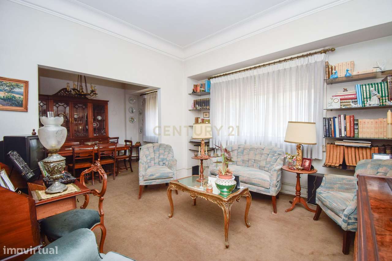 Apartamento T3 com Elevador, no Areeiro | Av. Roma| Campo Pequeno - Li-0