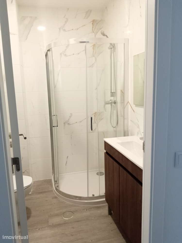 T1 renovado, com eletrodomésticos, no centro da cidade - Grande imagem: 5/13