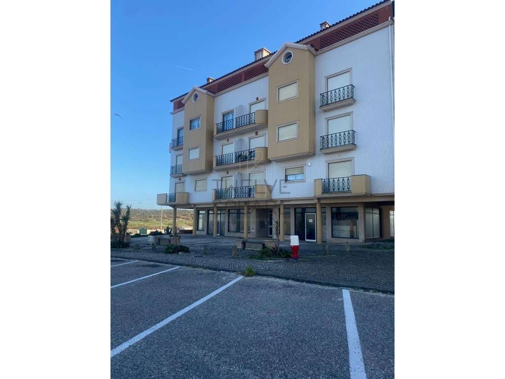 Loja com Excelente Destaque Visual, na Praia da Vieira - Grande imagem: 5/10