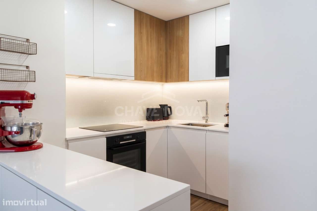 T2 Como Novo c/ Terraço em Santa Marinha (Candal)-6