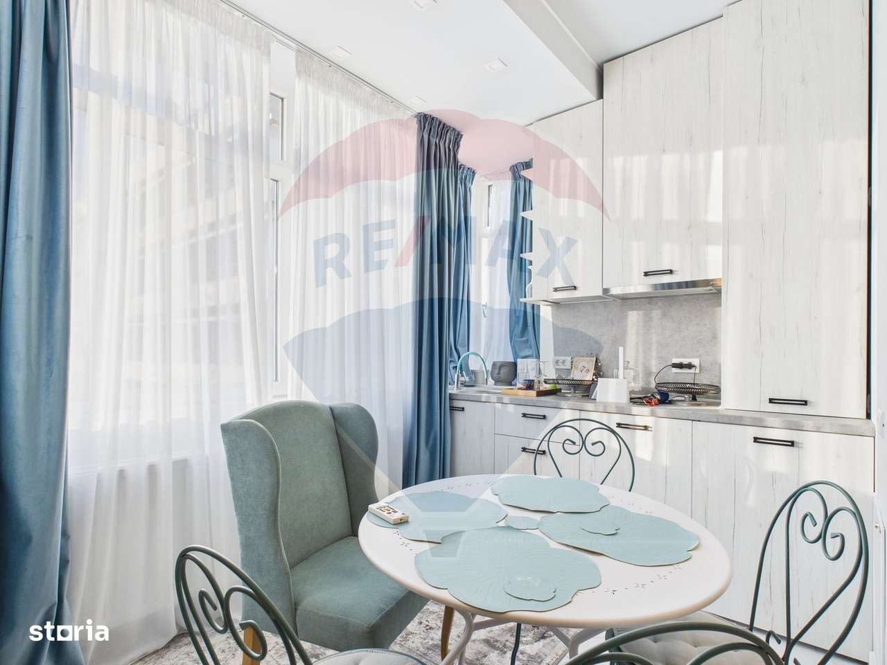 Casă / Vilă cu 5 camere de vânzare în zona Central-2