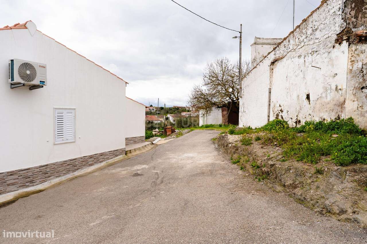 Moradia para recuperação com 6 divisões e terreno rústico com 3654 m2 - Grande imagem: 3/21