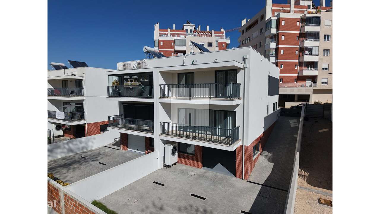 Moradia T4 Nova e Completa-47