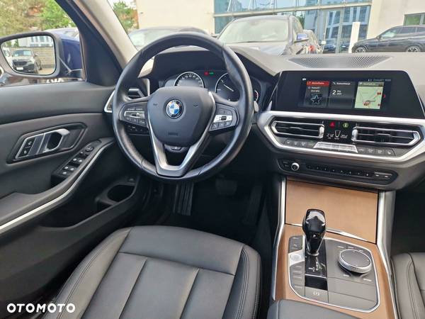 BMW Seria 3 320d xDrive Advantage - 21