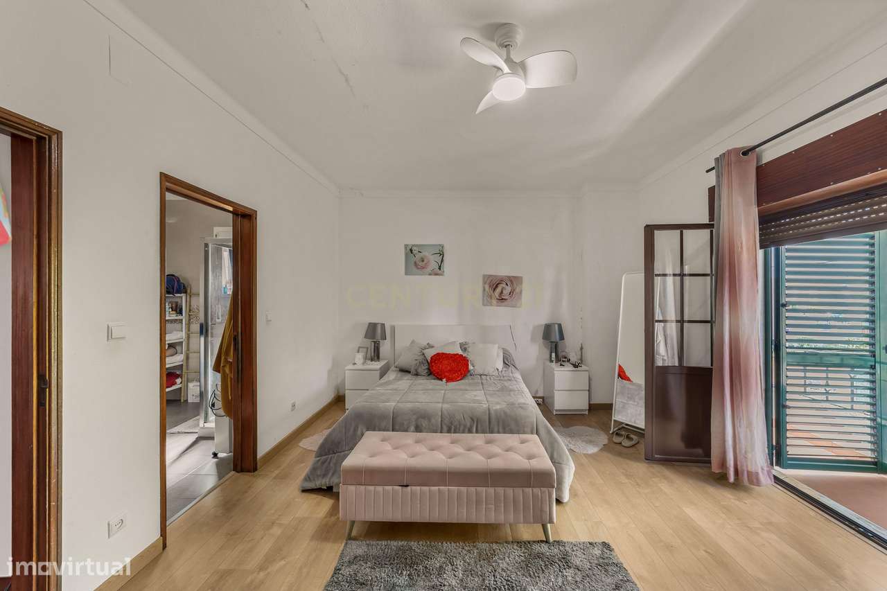 MORADIA T5 COM GARAGEM E PISCINA, 327 M² DE TERRENO PARA USUFRUIR-39