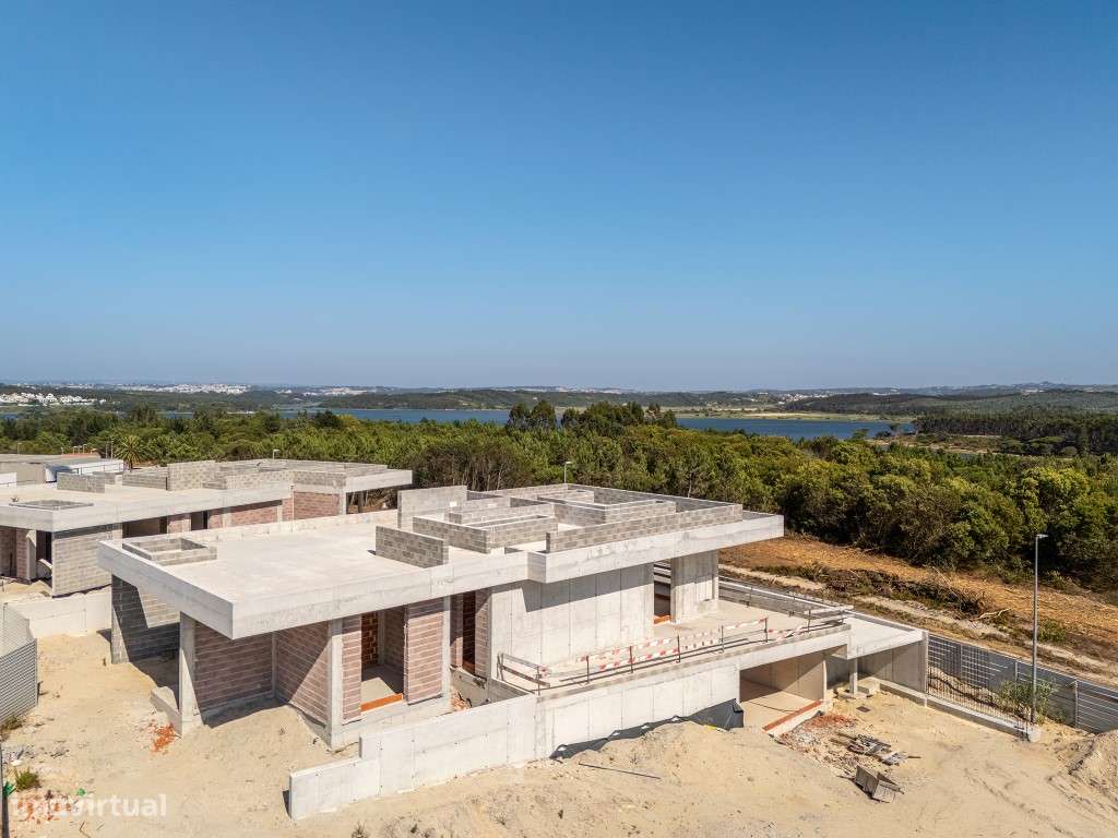 Lote com moradia iniciada junto aos campos de golfe e às praias-16