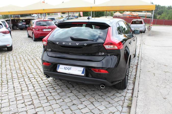 Volvo V40 2.0 D3 Momentum - 4