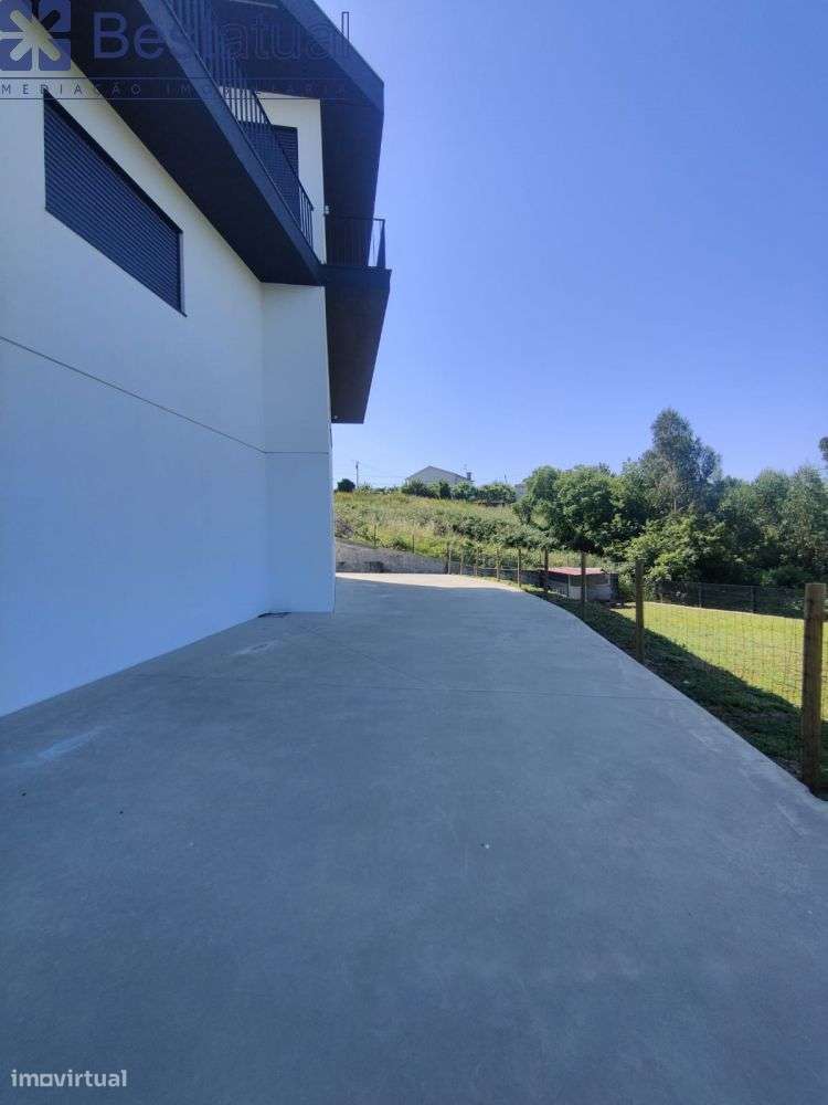 Moradia T 3 -4 frentes- de Luxo c/Piscina - Sande São Lourenço-54